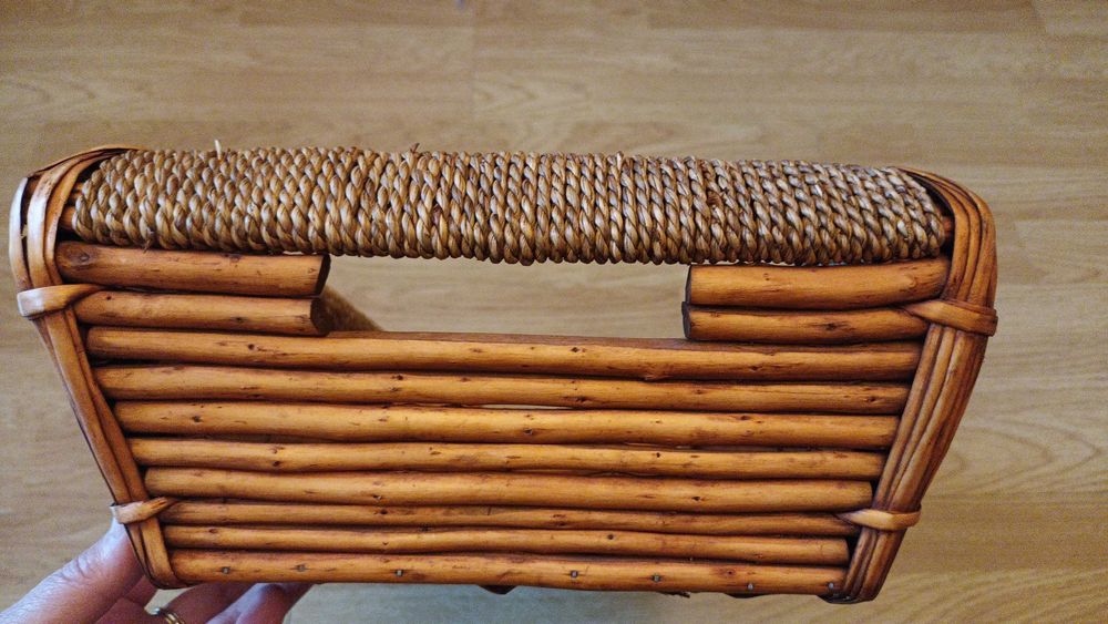 Adquirido na Zara Home-Cesto artesanal, composto por 3 materiais.