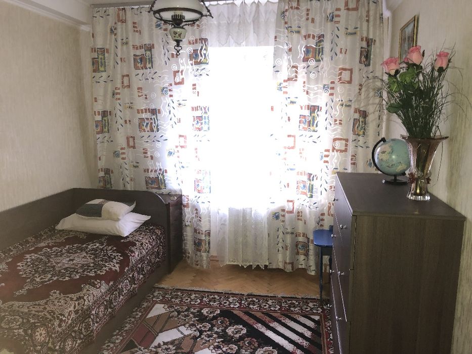 комната в 2к.кв., мебель, техника, пешком м.Академгородок, Житомирская