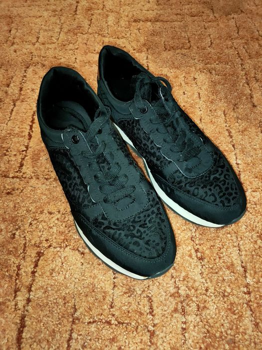 Кросівки ZARA basic collection r39