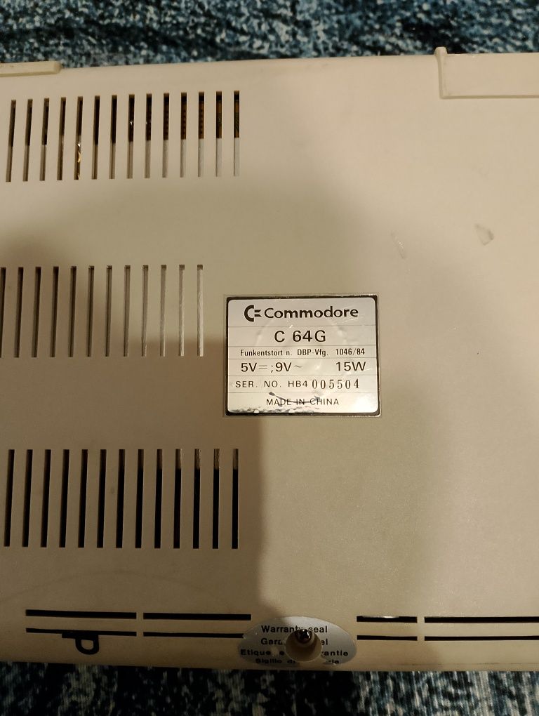 Komputer Commodore C64G + zasilacz