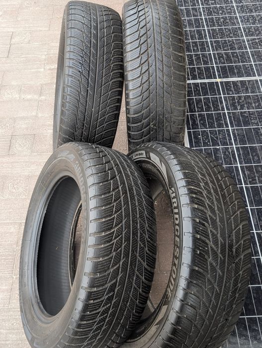 4 шт. 205/55 R17 Bridgestone Blizzak LM001 зимові шини бу
2021 рік
В г