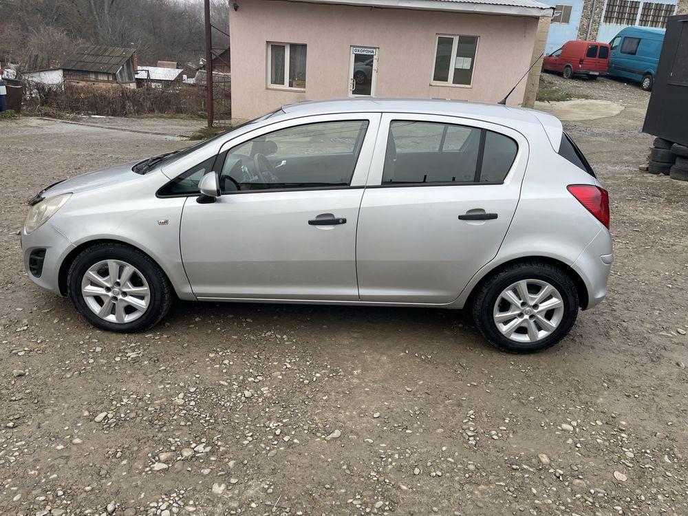 Продам  обмен Opel Corsa 1.2  бензин 5 дверный