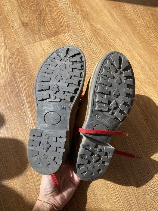 Botas em camurça tamanho 35