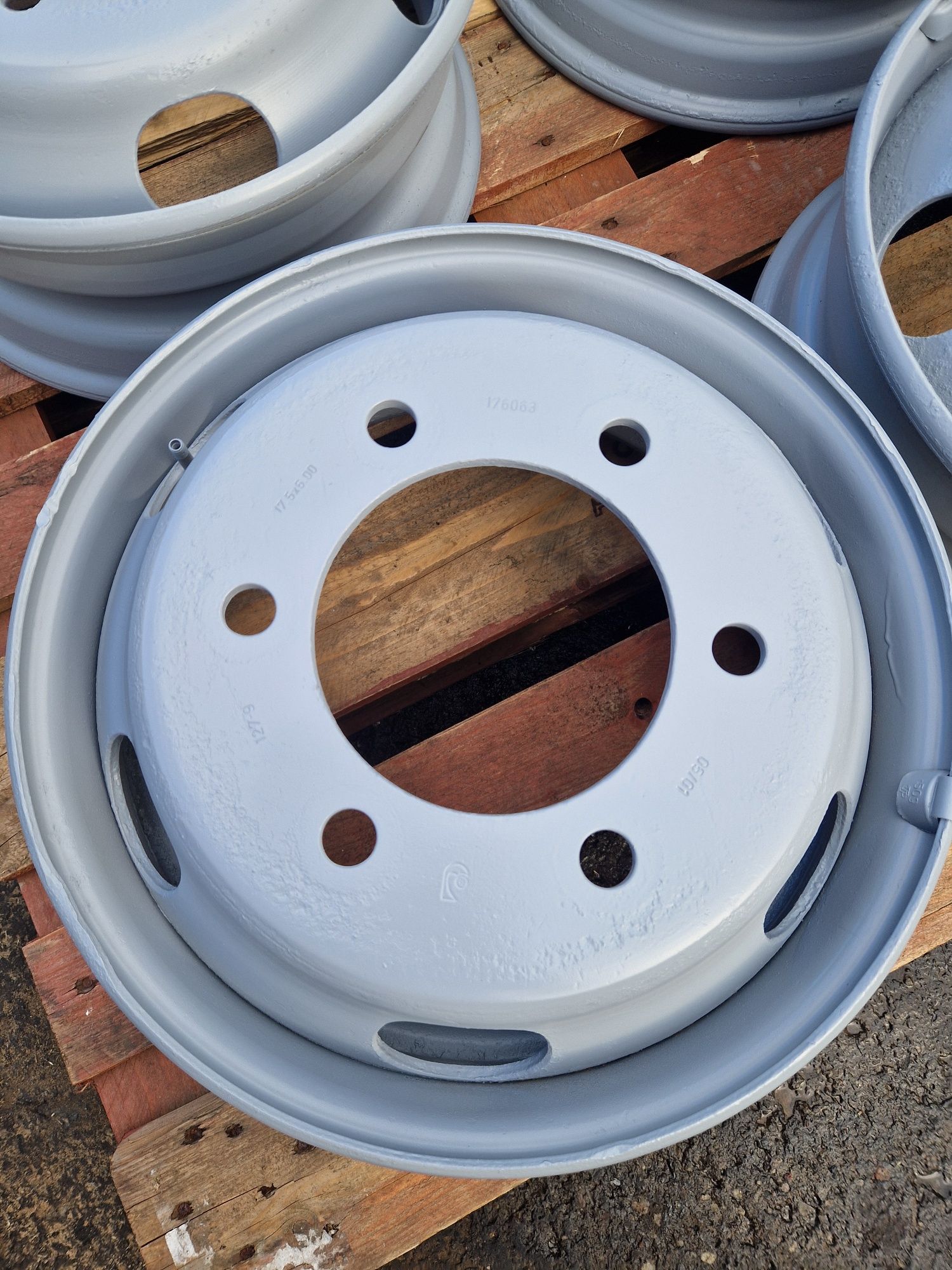 Felgi stalowe 17,5 x 6.00 - 6 mm felga 4 sztuki Mitsubishi Canter