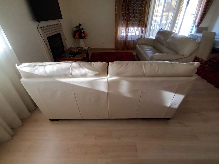 Sofás em pele, marca divane divane natuzzi, bom estado de conservação.