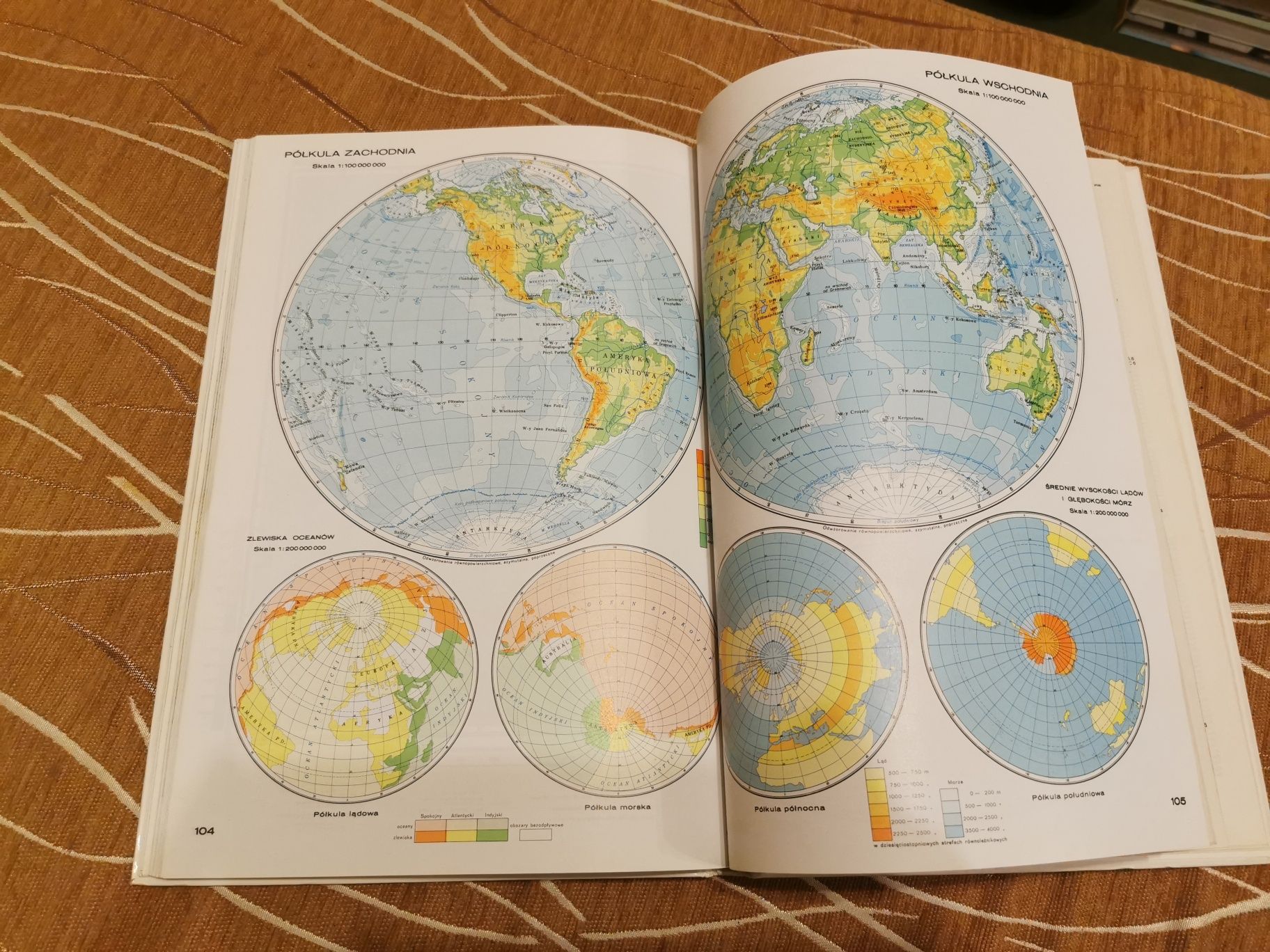 Atlas geograficzny dla szkół średnich