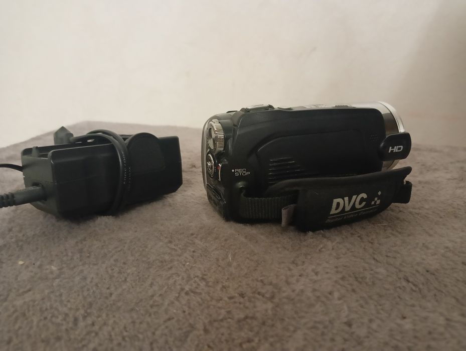 Продаю відеокамеру HD 1080p SPEED DIGITAL8 8.0 MP
2200грн