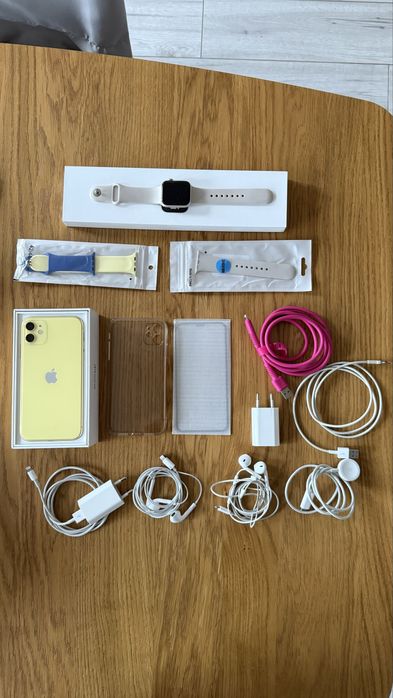 iPhone 11 256GB + Apple Watch SE (2nd Gen) 40mm Alu Star GPS + Gratisy