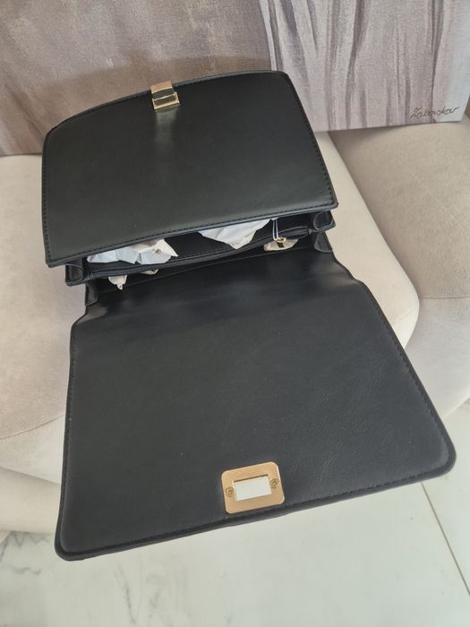 Nowa torebka listonoszka damska czarna złote okucia