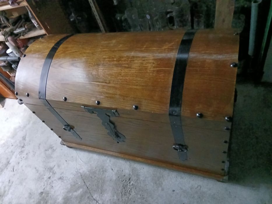 Baú de madeira antigo