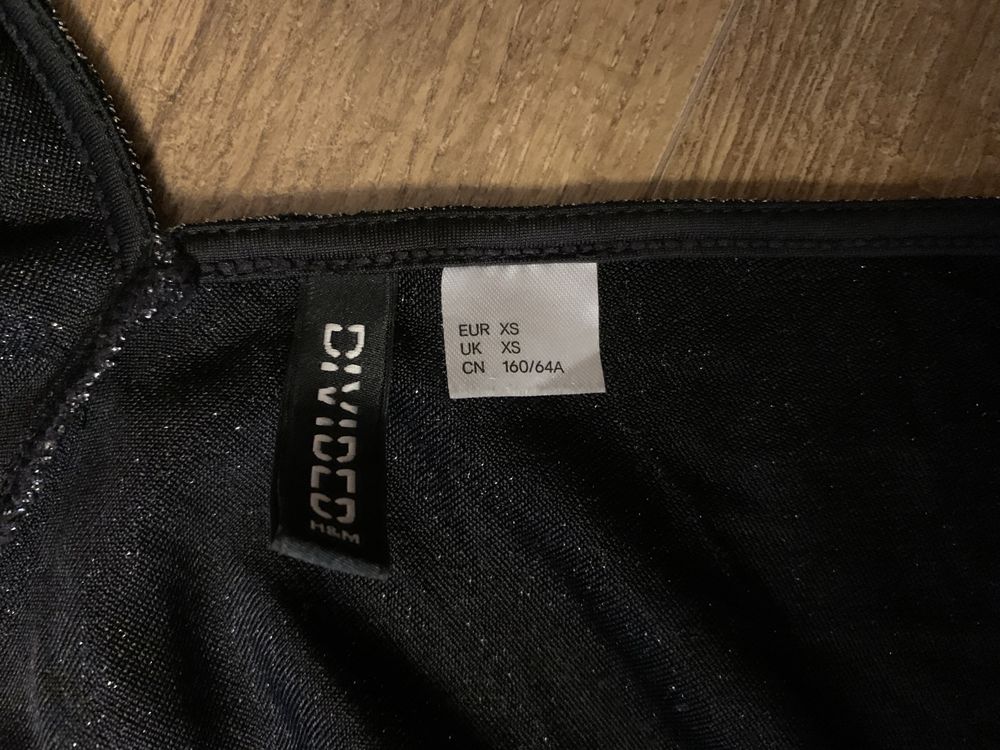 Wizytowy błyszczacy kombinezon H&M, rozm. XS