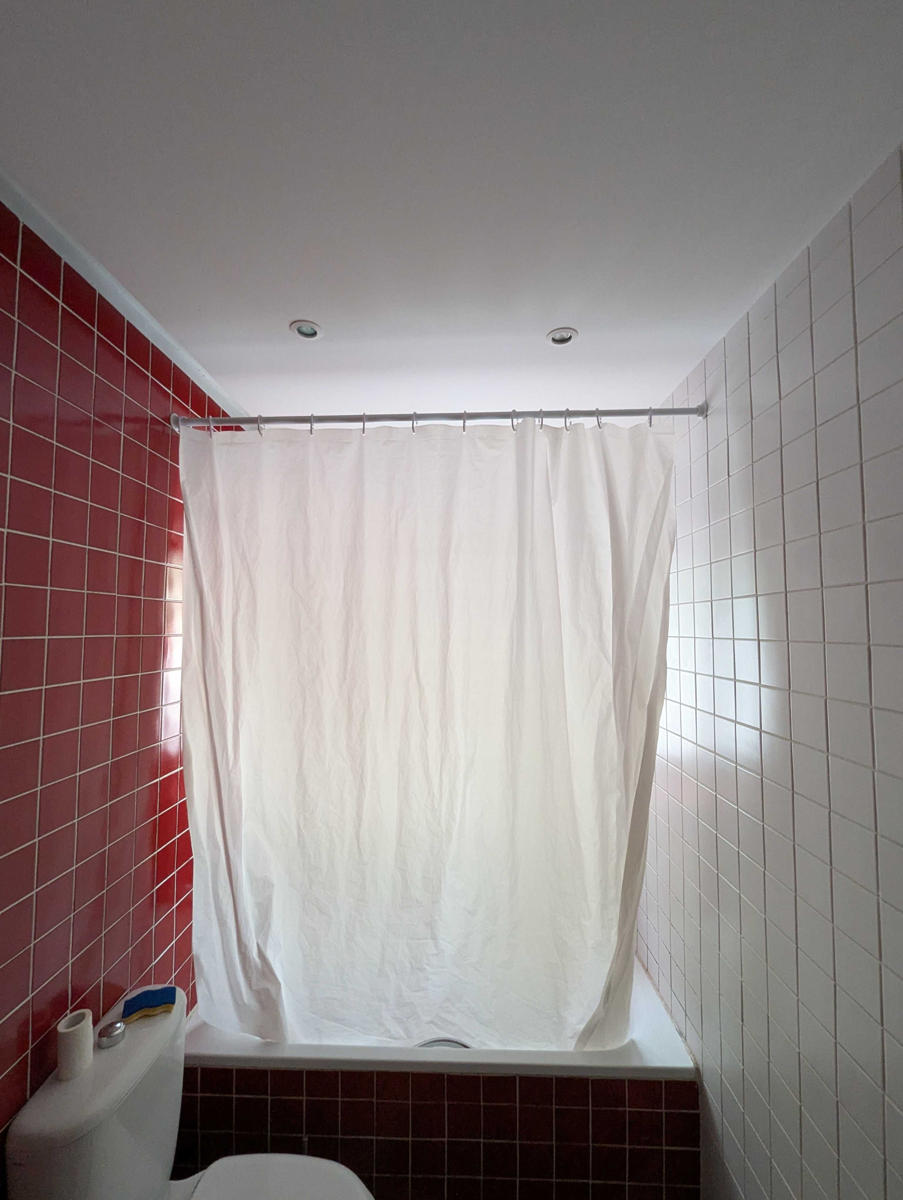 Cortina de duche branca + varão extensível