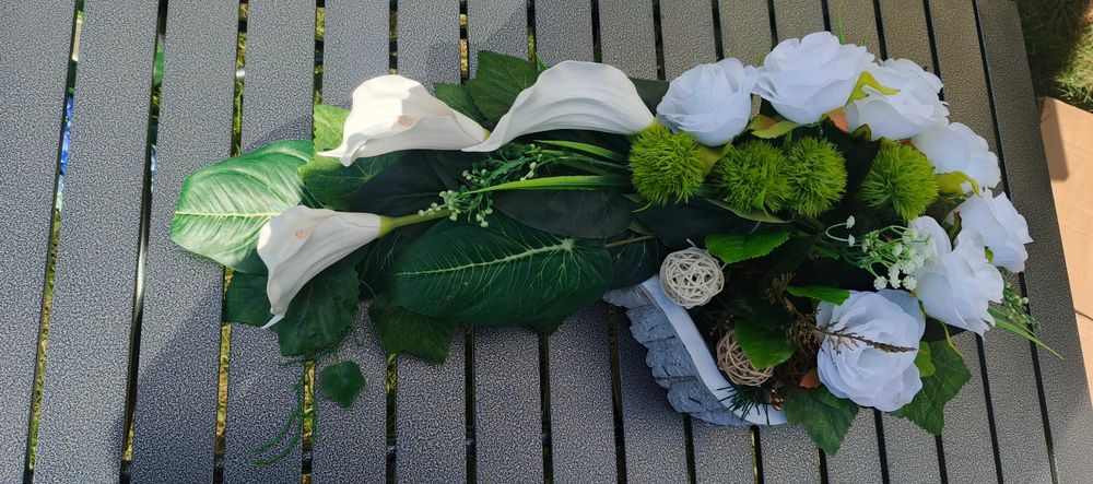 Wiązanka nagrobna na cmentarz z bukietem wieniec komplet nagrobny