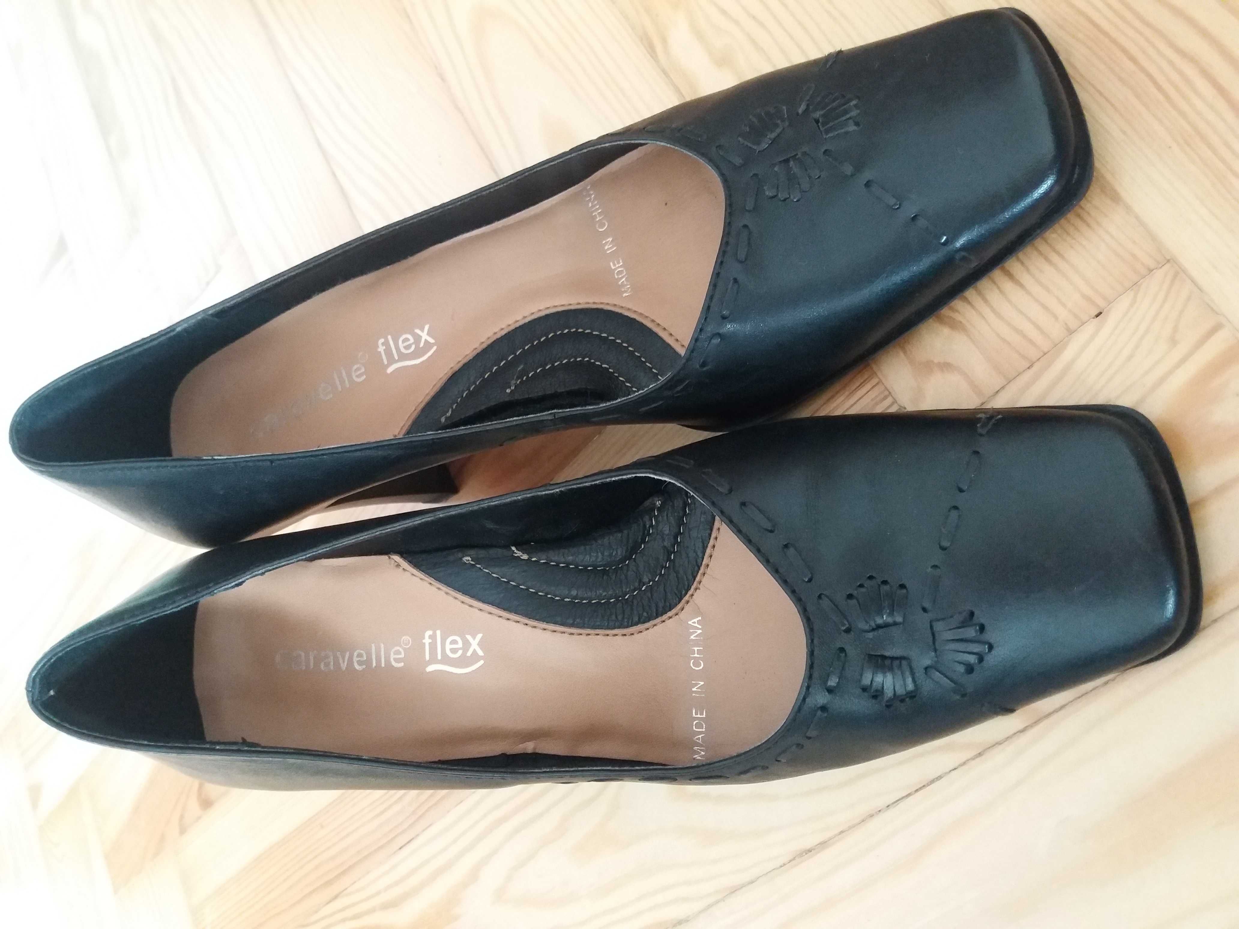 Buty czarne na obcasie z ozdobnym przeszyciem, kwadratowe noski, r. 36