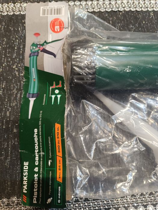 Pistolet do wyciskania mas silikonowych