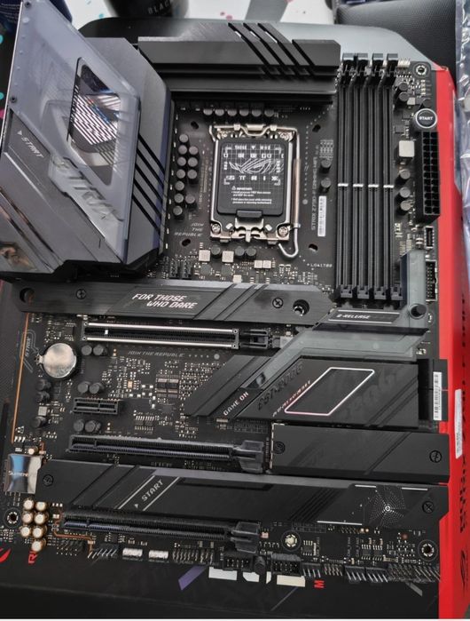 Combo ASUS ROG STRIX Z790-F Gaming WI-FI + Intel i9 14900KF