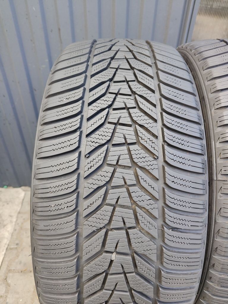 235/40/19 Hankook Winter Icept Evo 3