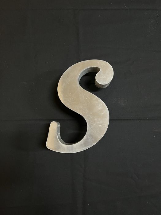 Letra "S" em caixa em Aço Inox 35cm