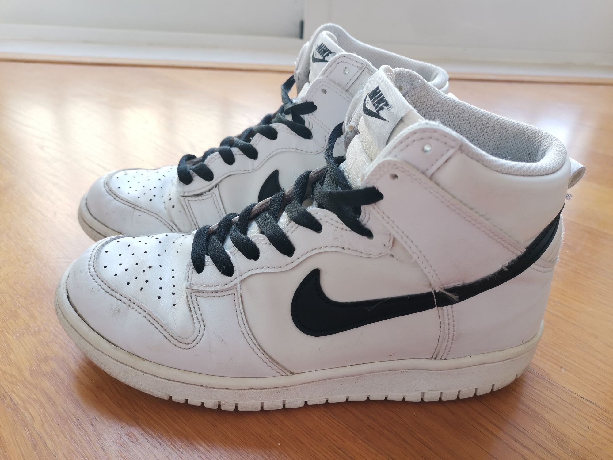 White Nike Dunk High Top Shoes 38,5