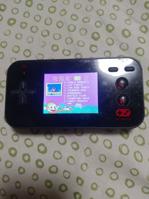 Игровой консоль..