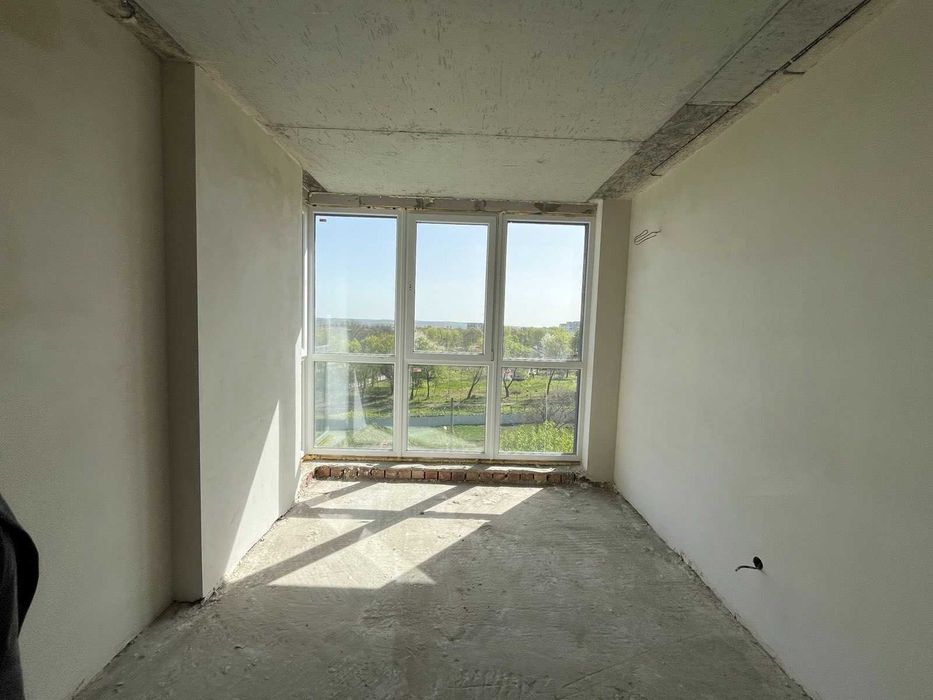 Продам чудову 3-к. квартиру у зданому будинку під чистовий ремонт