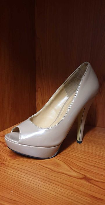 Sapatos Clássicos Nude