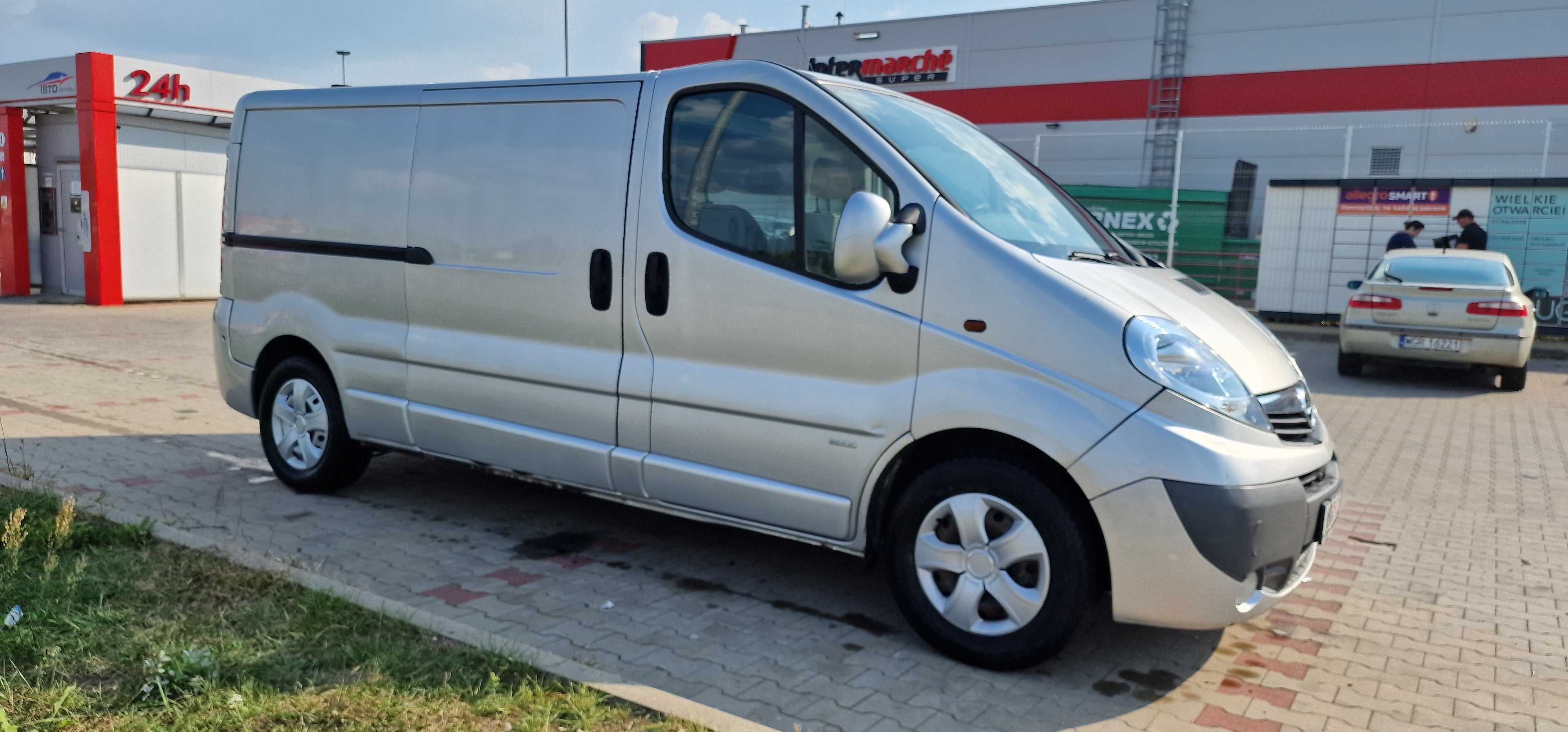 Opel Vivaro 2.5 CDTI LONG, Klima