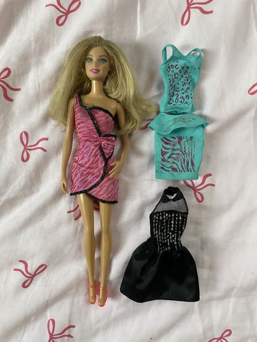Lalka barbie z ubrankami