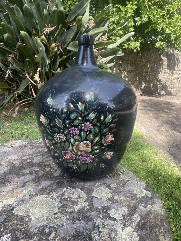 Garrafao grande decoracao em vidro pintado  á mão com mais 75 anos.