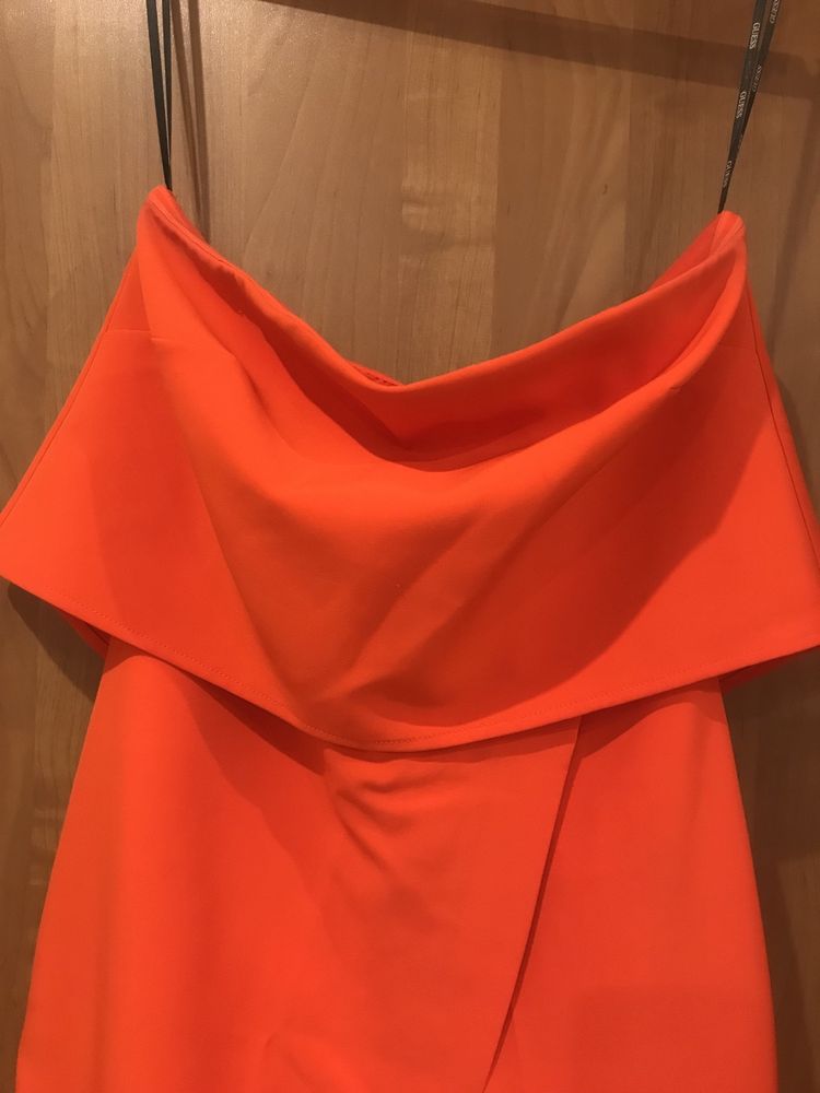 GUESS czerwony kombinezon odkryte plecy XS
