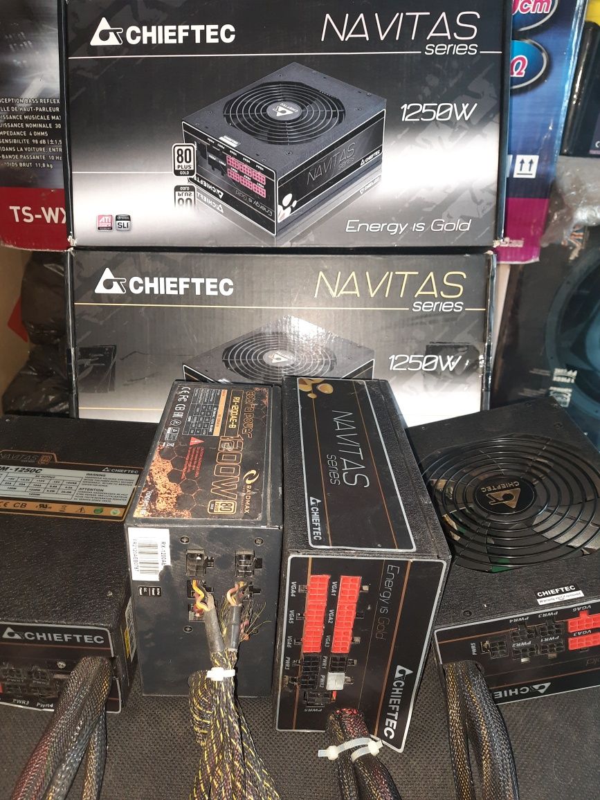 Блок питания    CHIEFTEC navitas 1250W без проводов !