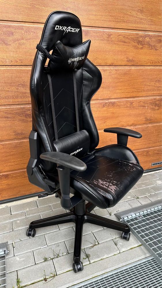 Fotel gamingowy DxRacer czarny skorzany