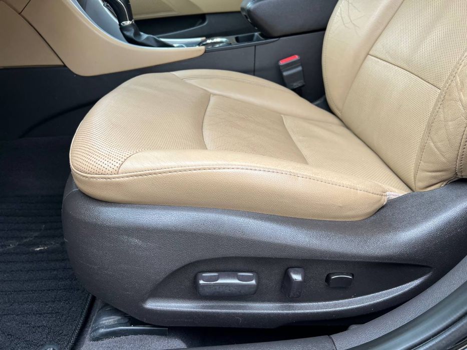 Hyundai Sonata Hybrid 2.4 • 2013 рік • Максимальна комплектація