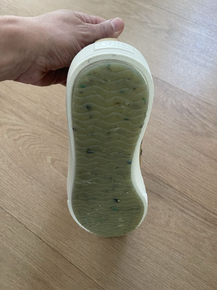 Tenis Zouri novos na caixa