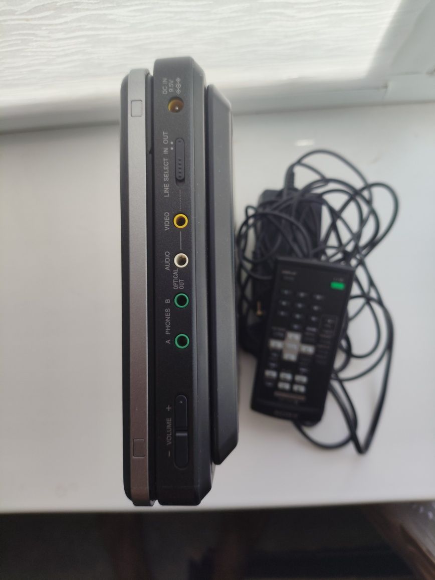 Портативный DVD плеер Sony DVP-FX850
8-дюймовый ЖК-экран TFT высокого
