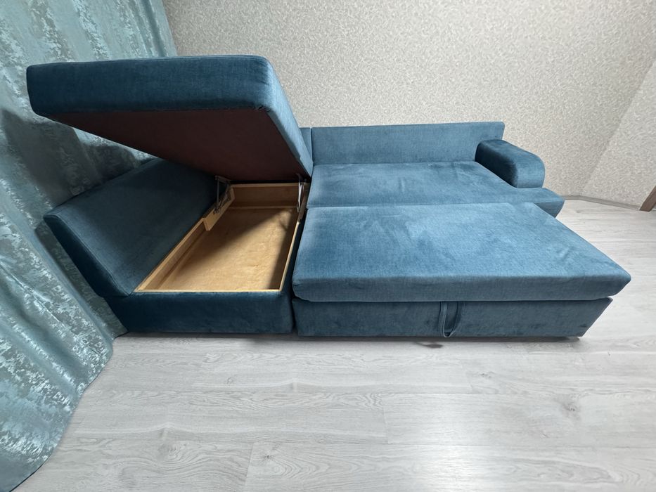 Диван кутовий ( смарагдового кольору)