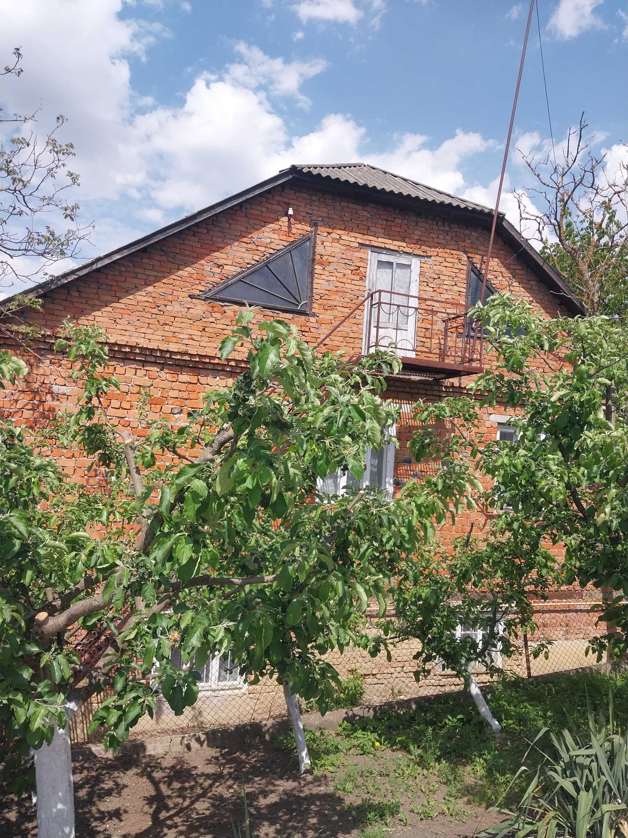 Терміново продається будинок 2 поверхи, р - н Центр