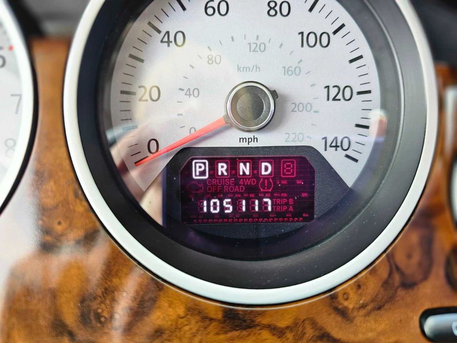 Мінівен Volkswagen Routan у максимальній комплектації SEL Premium.