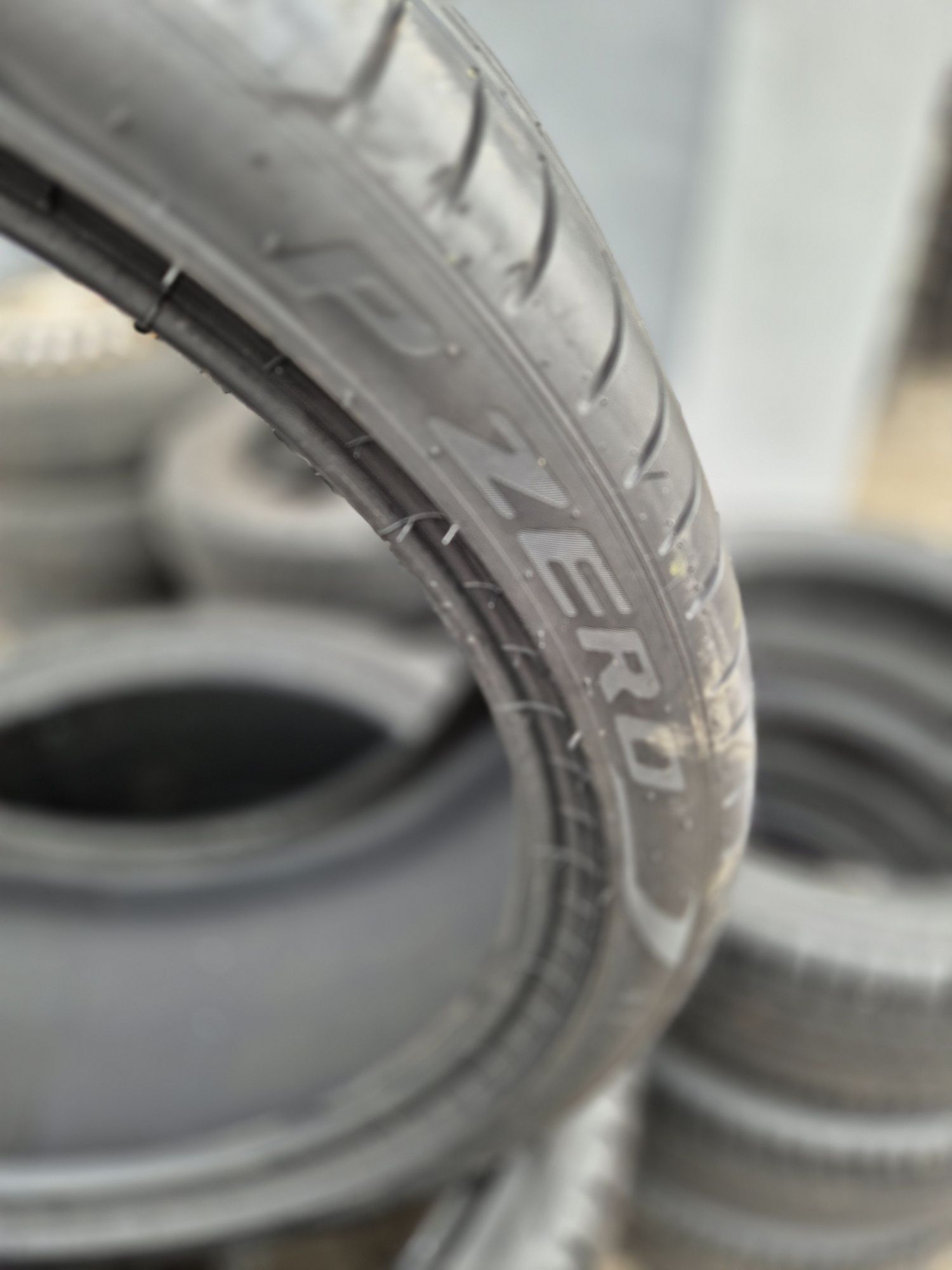 Para opon letnich Pirelli 315 30r22 rok21