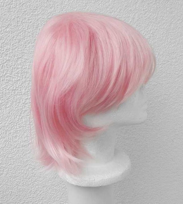 Krótka różowa peruka Yarichin Bitch Ayato Yuri Club wig różowy cosplay