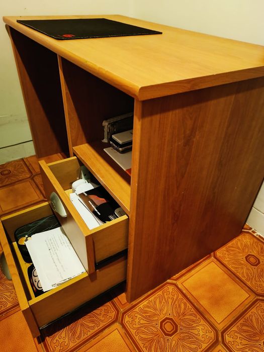 Secretária  bom estado