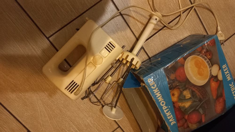 Робочий електроміксер Рось