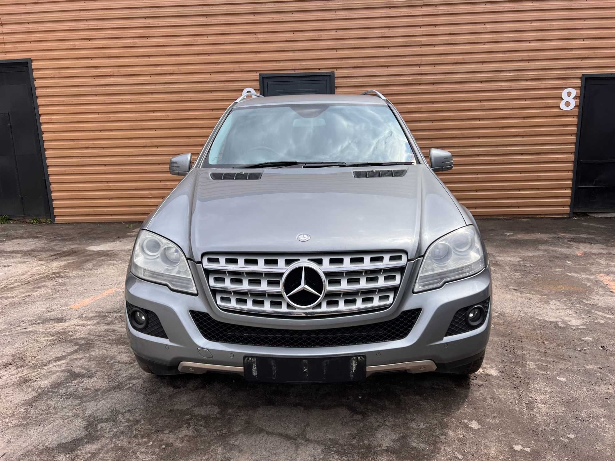 Разборка Mercedes ML W164 Двери Дверь GL X164 Фары Стоп Стопы Молдинг