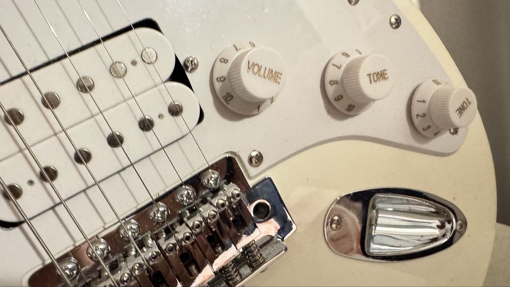 Guitarra fender como nova