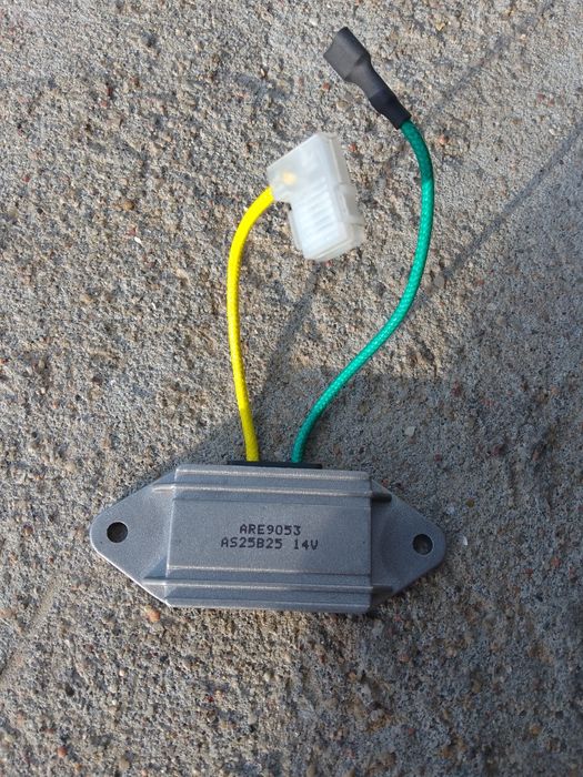 Regulator napięcia alternatora c-330 C-360 Fiat 126p Polonez Lublin.