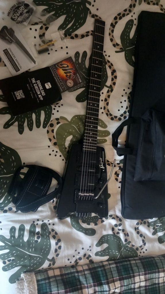 Guitarra Steinberger GT-Pro Deluxe + Amplificador wireless Nux Mighty