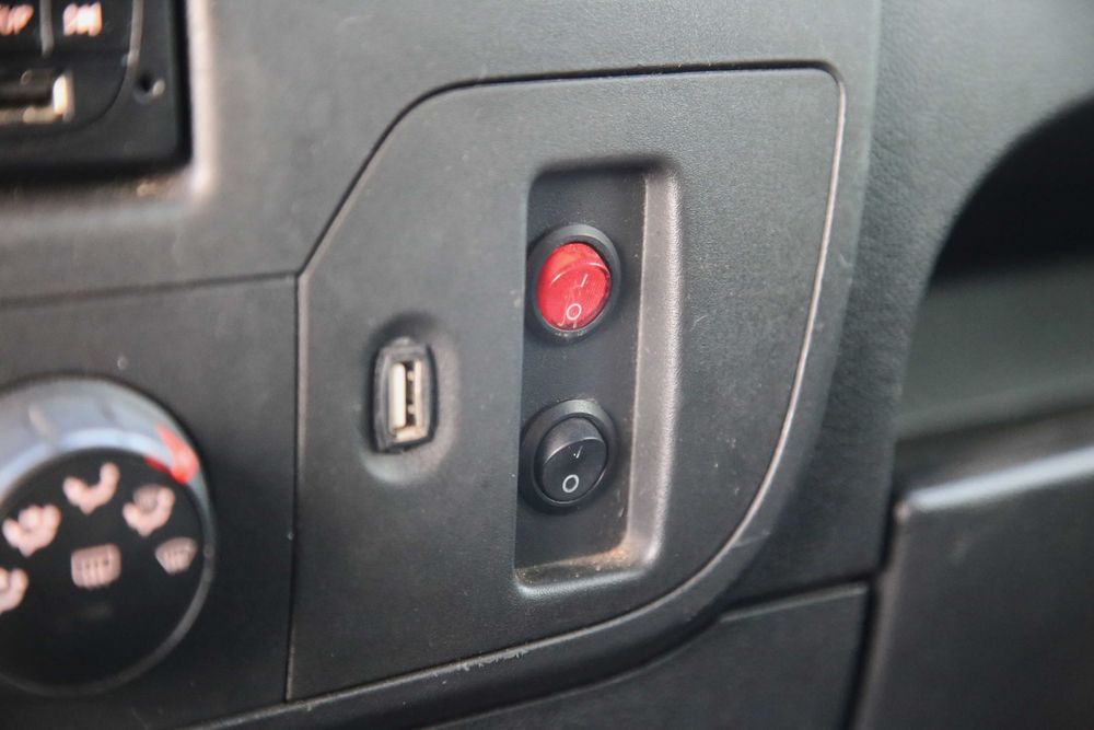 Продам евакуатор Opel Movano