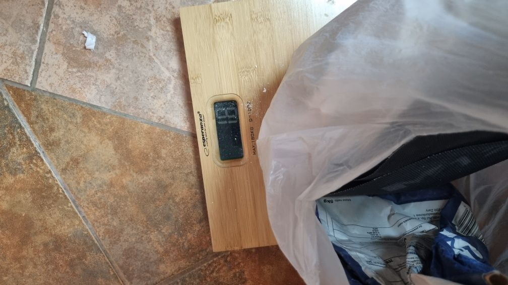 Gipsowa zaprawa tynkarska + resztka klej gipsowy 1.8kg