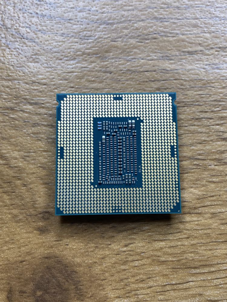 Процессор intel core i7 9700k 8 ядер 4.9 Ггц частота идеал 1151v2