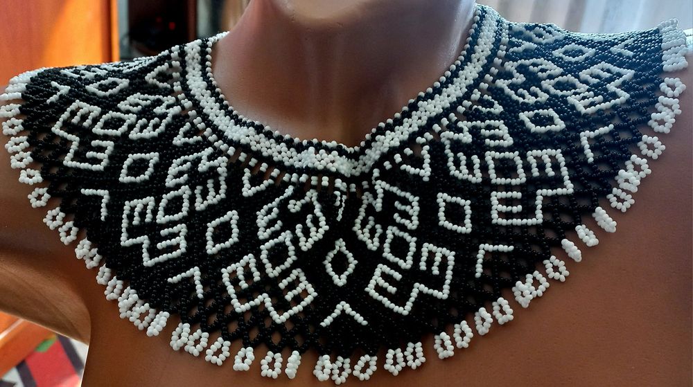 Прикраса на шию з